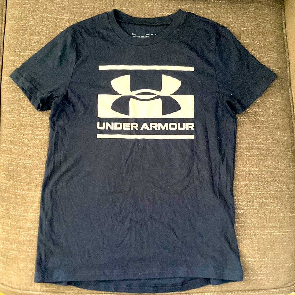 Navy blue boys M Uner Armour t-shirt with UA decal